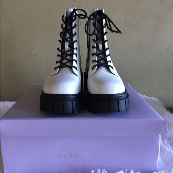MADDEN GIRL PHILLY LUG SOLE BOOTS - Picture 5 of 8